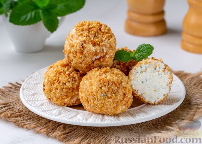 творог, сыр сулугуни, арахис, сметана, мята свежая, соль