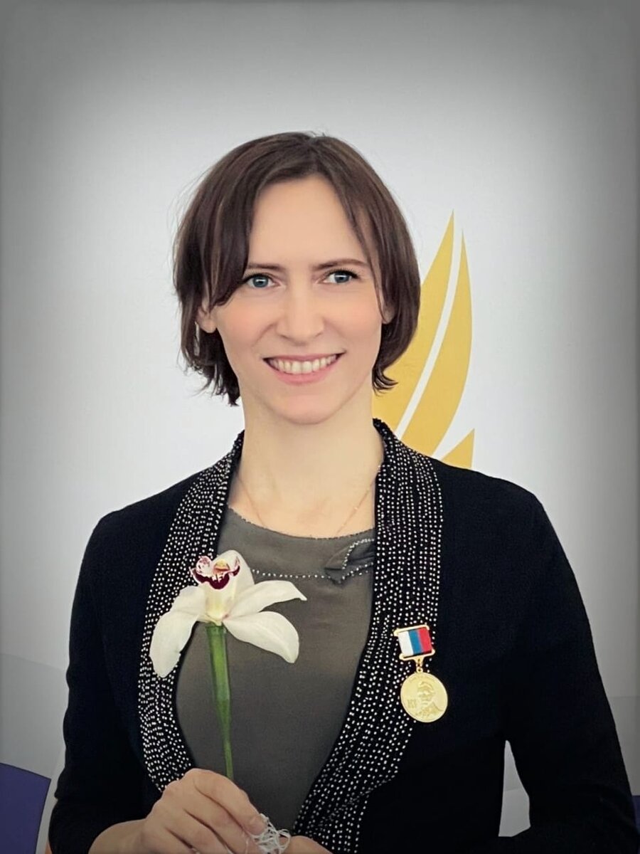 Автор поэмы «Венчальный плат» Татьяна Угроватая – лауреат премии «Поэт года 2020», редактор телеканала «Радость моя», регент храма Архангела Михаила города Москвы.