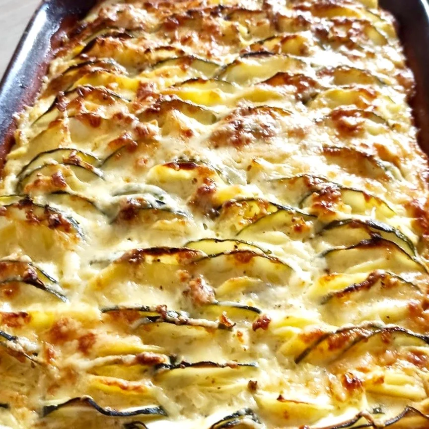 Запеканка-кокотт из кабачков и картофеля с соусом бешамель.