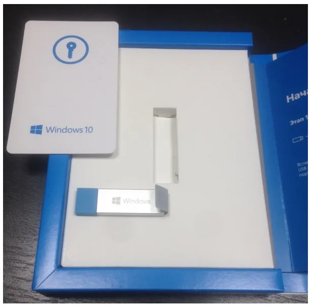 Коробочная версия Windows 10 комплектуется установочной флешкой