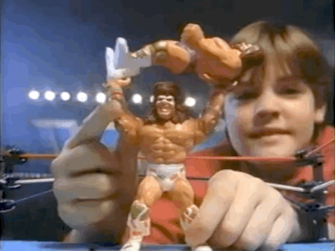 – Вырасту – буду таким же крутым силачом.