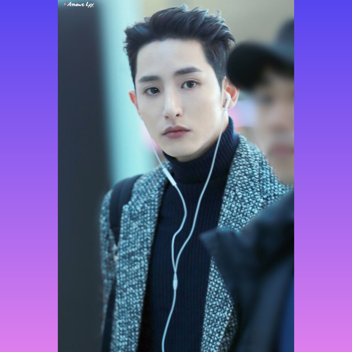 Его взгляд, всегда грустный..