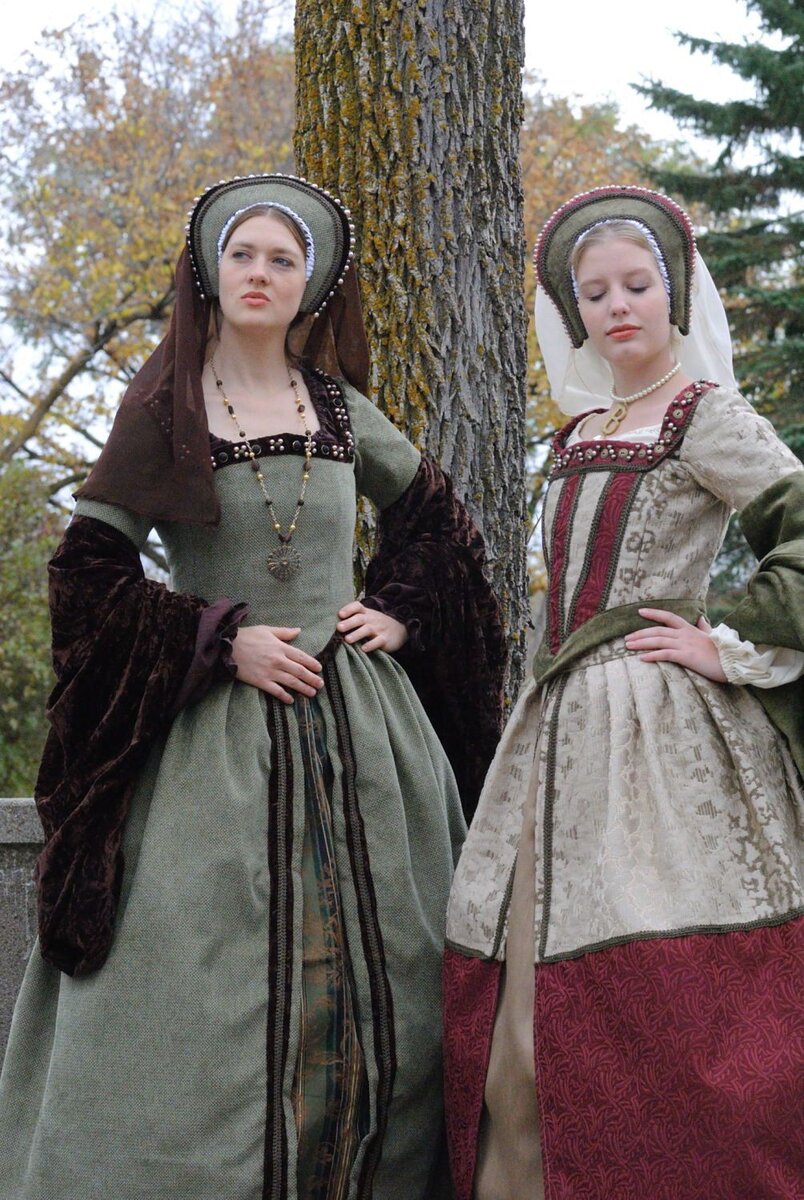 Так и тянуло мужчин поцеловать такую красавицу в английском «кокошнике». Фото: pinterest.ru