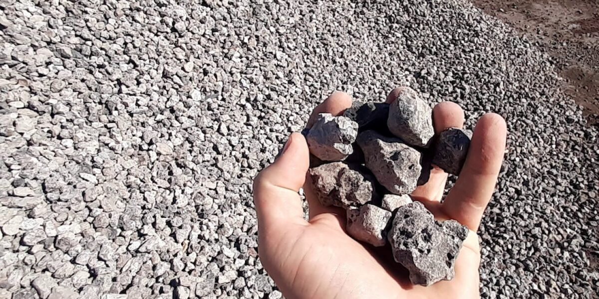 В статье рассказывается про шлаковый щебень. Что это такое? Зачем нужен шлаковый щебень и где применяется. Статья подойдет для широкого круга пользователей.