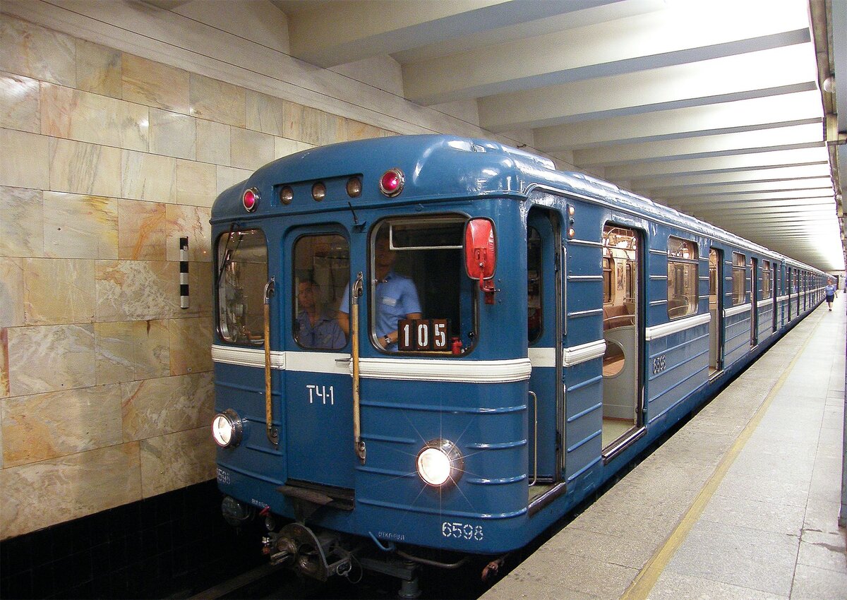 Фото старого поезда метро