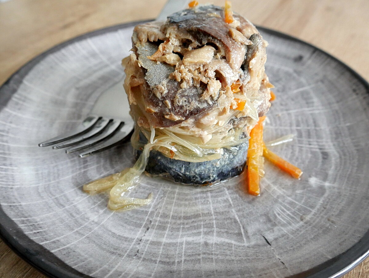 Скумбрия с овощами в банке в духовке превращается в великолепную закуску.  Очень простой рецепт | Домашняя кухня Алексея Соколова | Дзен