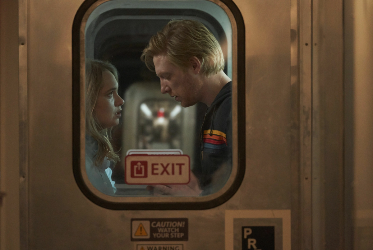 Кадр из сериала «Беги», 2020