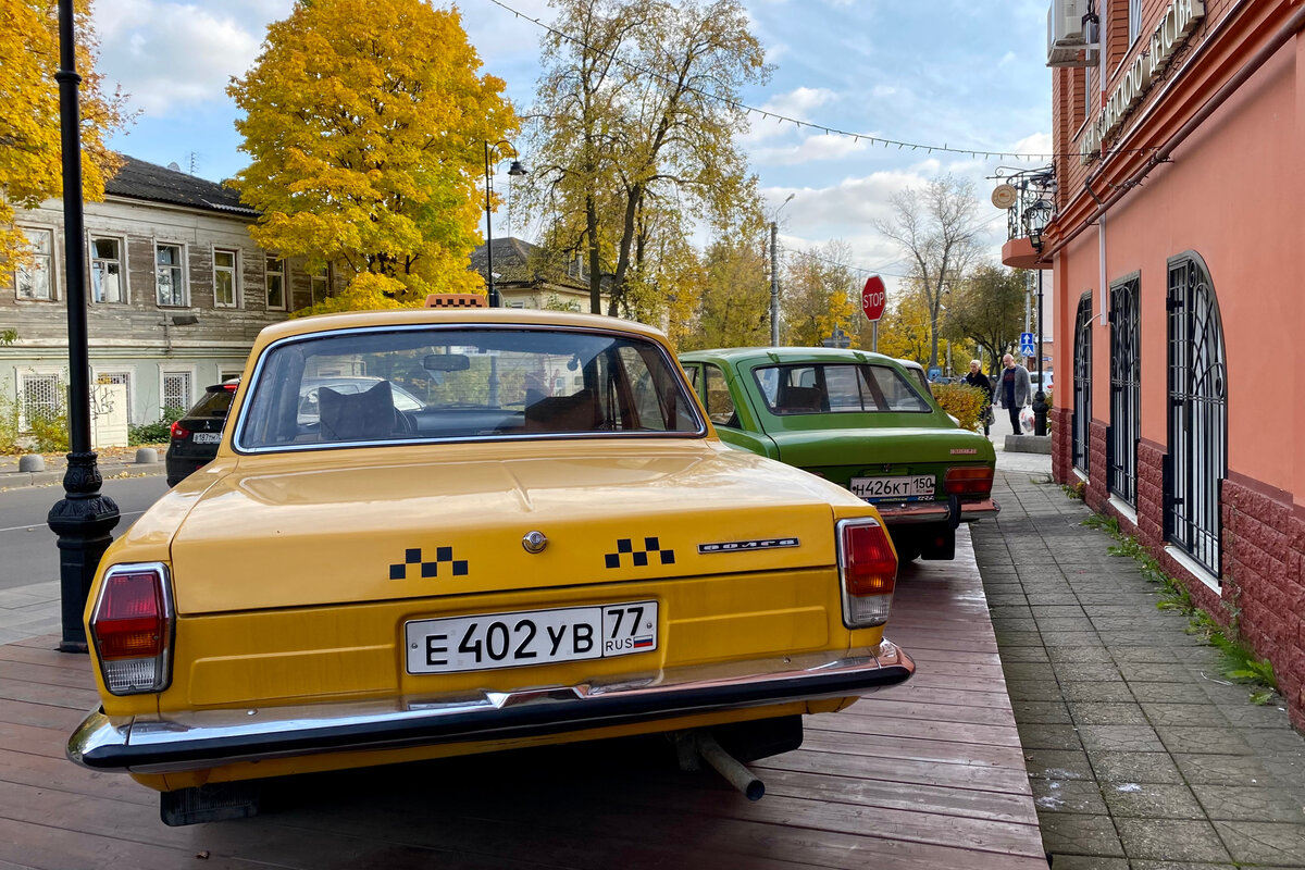 А это просто красивое фото из Сергиева Посада для обложки :)