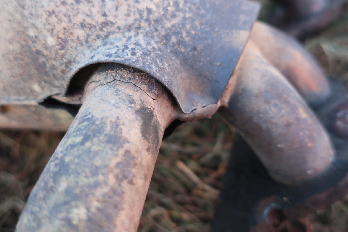 места трещин выпускного коллектора