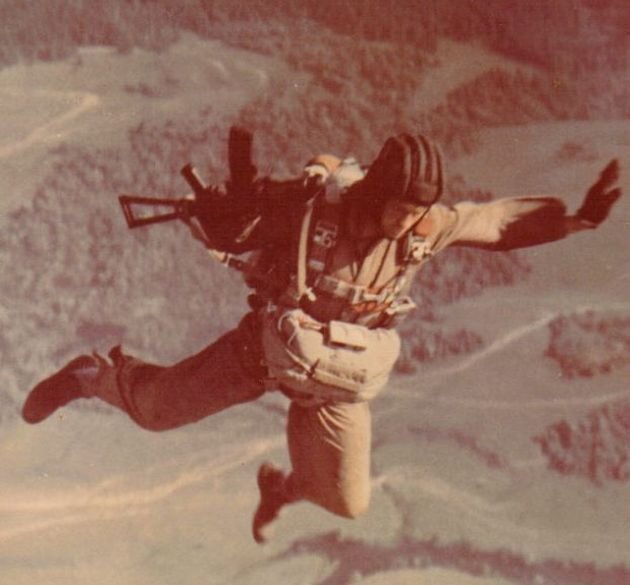 Десантник -это тоже разведчик.              фото: картинки  яндекса.