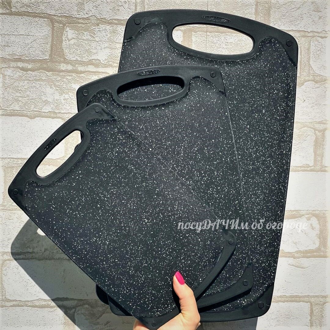 Пластиковые доски, которые пошли в мусорное ведро