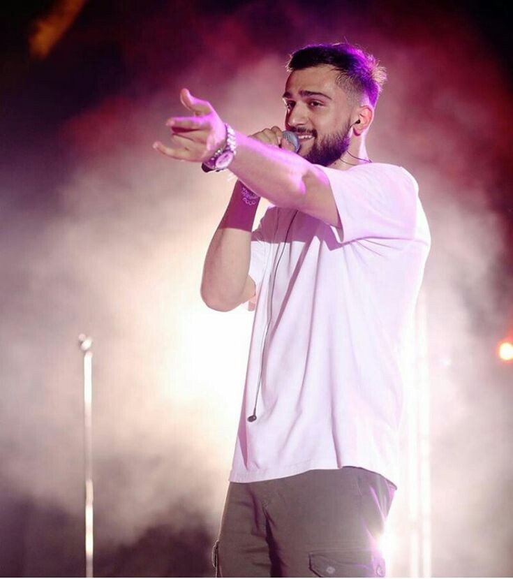 Джонни на сцене. Фото из открытого источника  biografya.ru