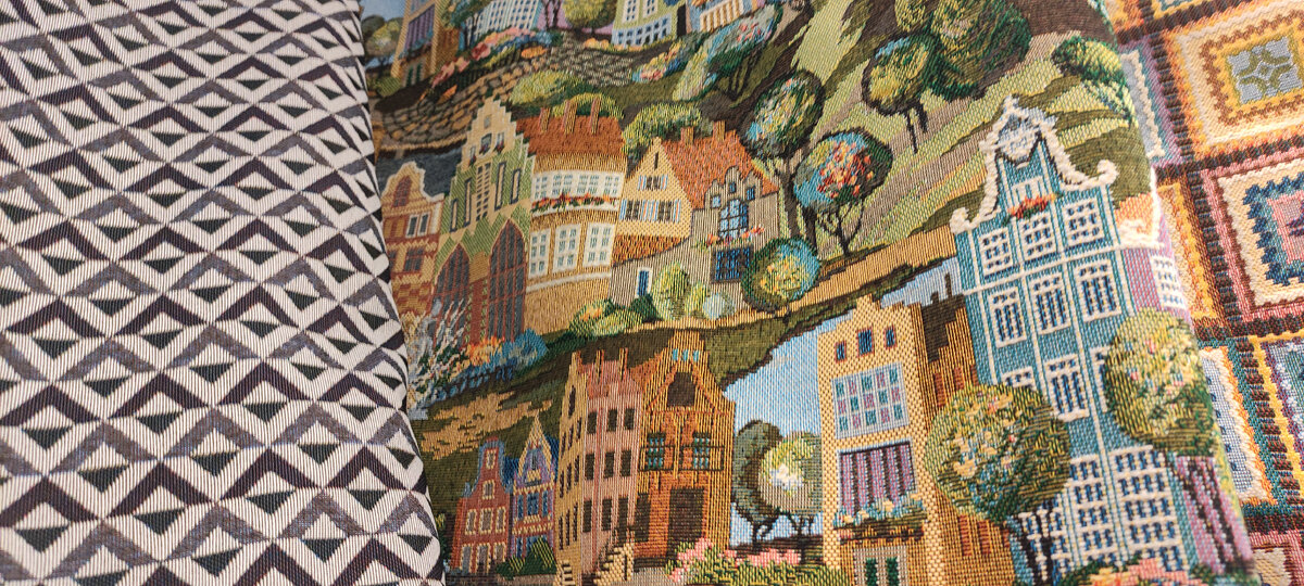 Да да. В Леруа Мерлен есть красивенькие гобелены. Была весьма удивлена.