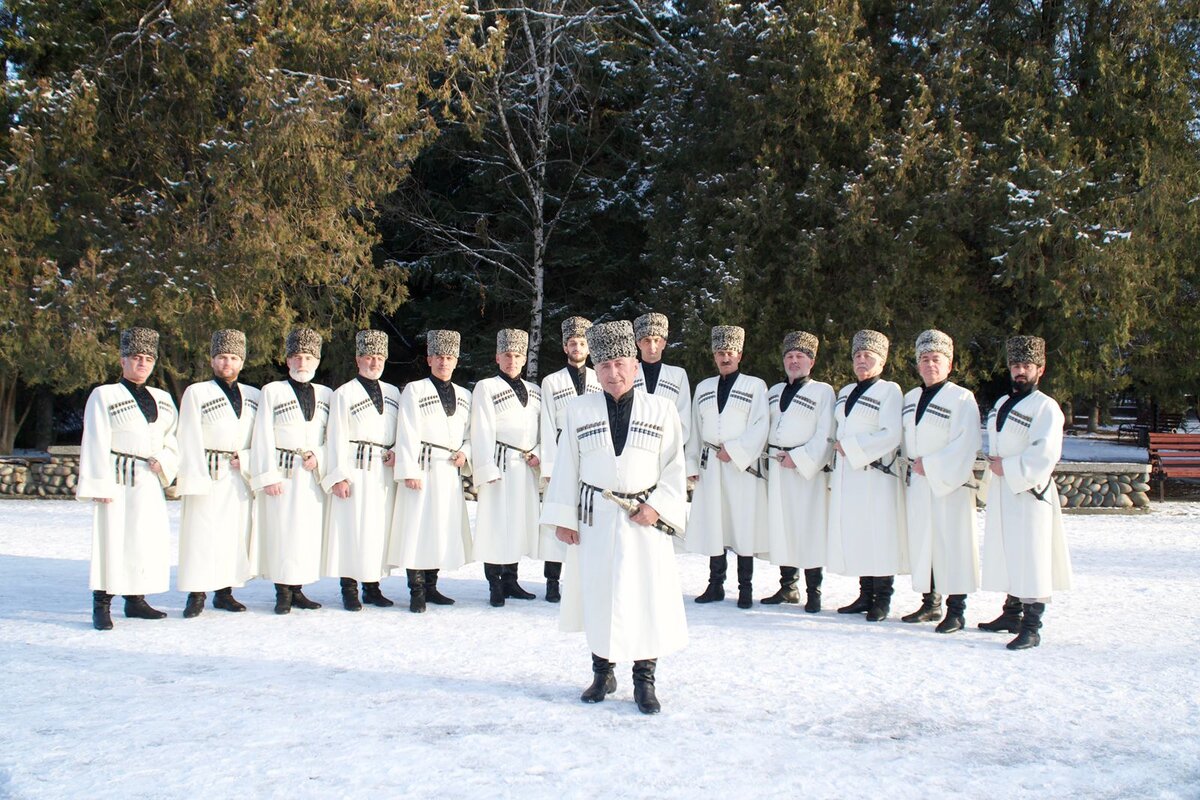 Карачаево черкесская республика народы. Певцы Карачаево Черкесии. Карачаево-Черкесская Республика народ. Апсаты ансамбль. Народы КЧР.