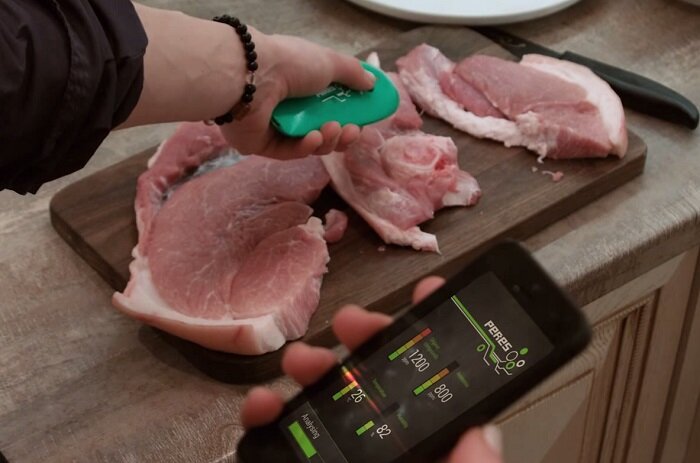 Все больше хозяек отходят от традиционных кухонных принадлежностей и стараются заполнить свою кухню современными и многофункциональными девайсами, призванными облегчить и ускорить готовку. Не знаете, что выбрать из того разнообразия гаджетов, которые предлагают магазины? Novate.ru представляет несколько полезных вариантов, в которые вы влюбитесь с первого взгляда.