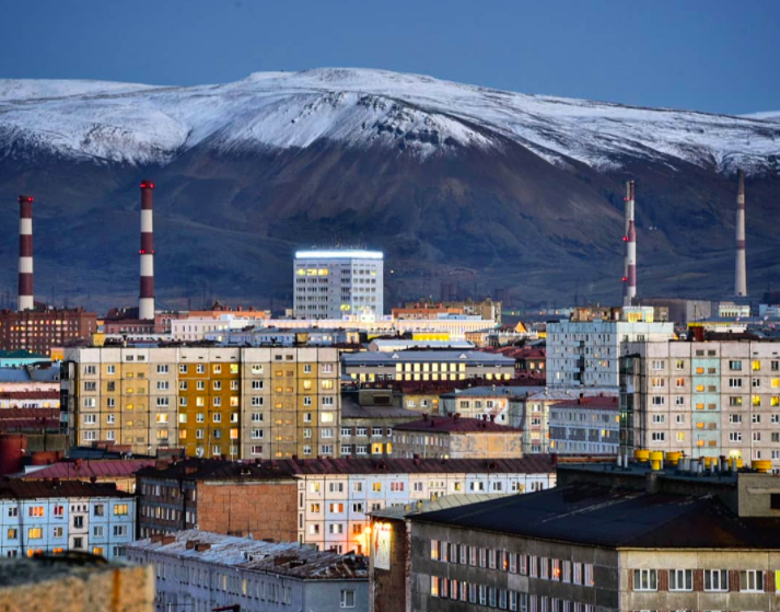 Норильск. На заднем плане гора Шелепиха