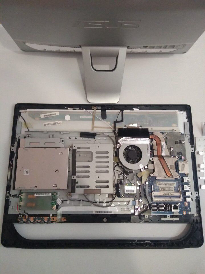 ASUS EeeTop ET2010AG