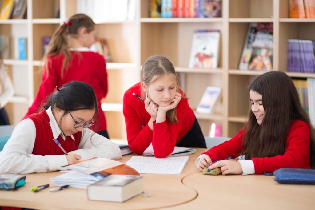 Академия знаний фото. Фото Международная Кембриджская школа. Cambridge International School of Armenia. Cambridge Assessment International Education. Cambridge International School.