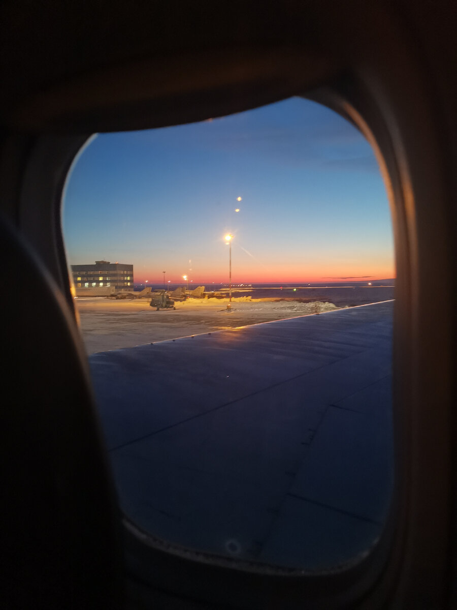 Посадка в аэропорту Угольные копи, Чукотка, ранее утро