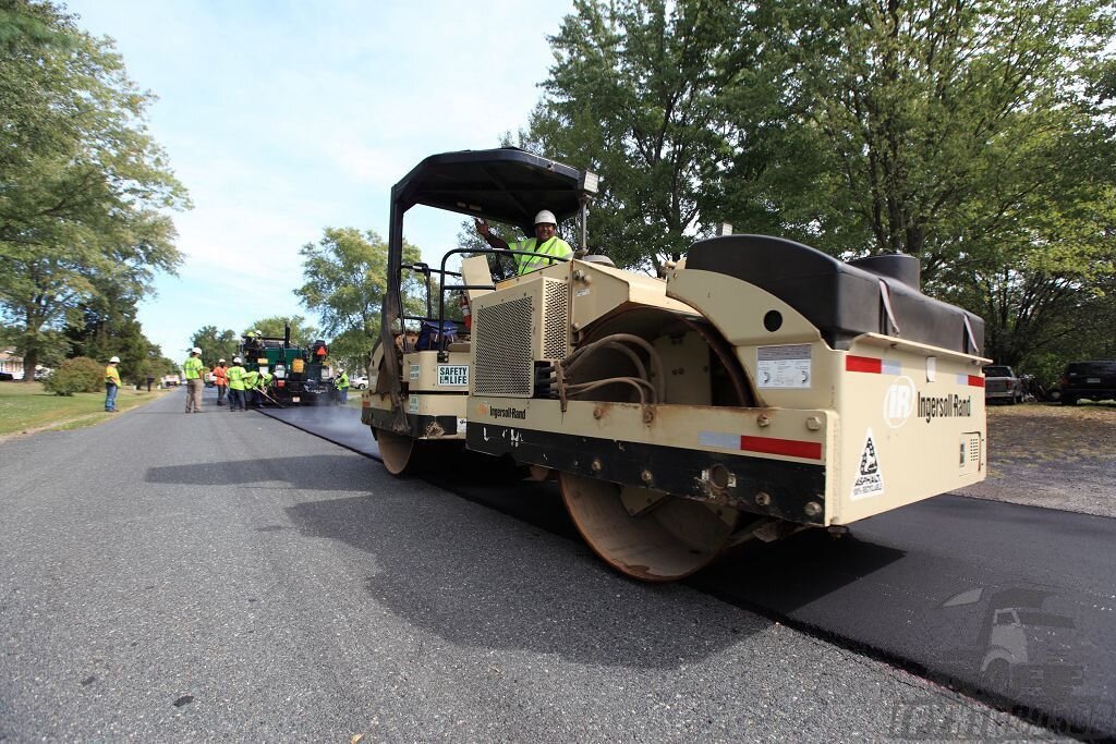 Асфальт – самый распространенный материал для покрытия дорог