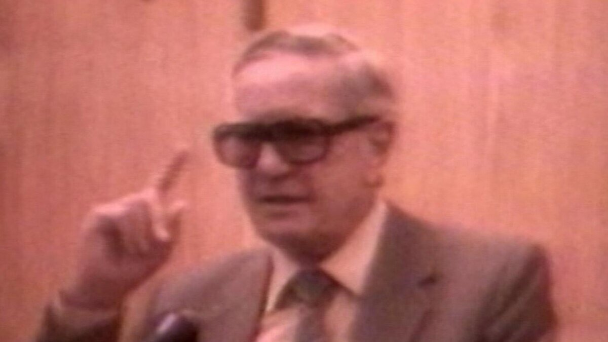 должна же быть от НАТО какая-то польза, считал Филби