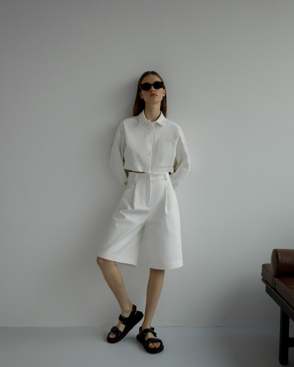 На фото представлены шорты ИДА (арт. 21424TR), рубашка ПАРИЖ (арт. 22524BL).