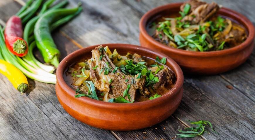 Чакапули на кеци.