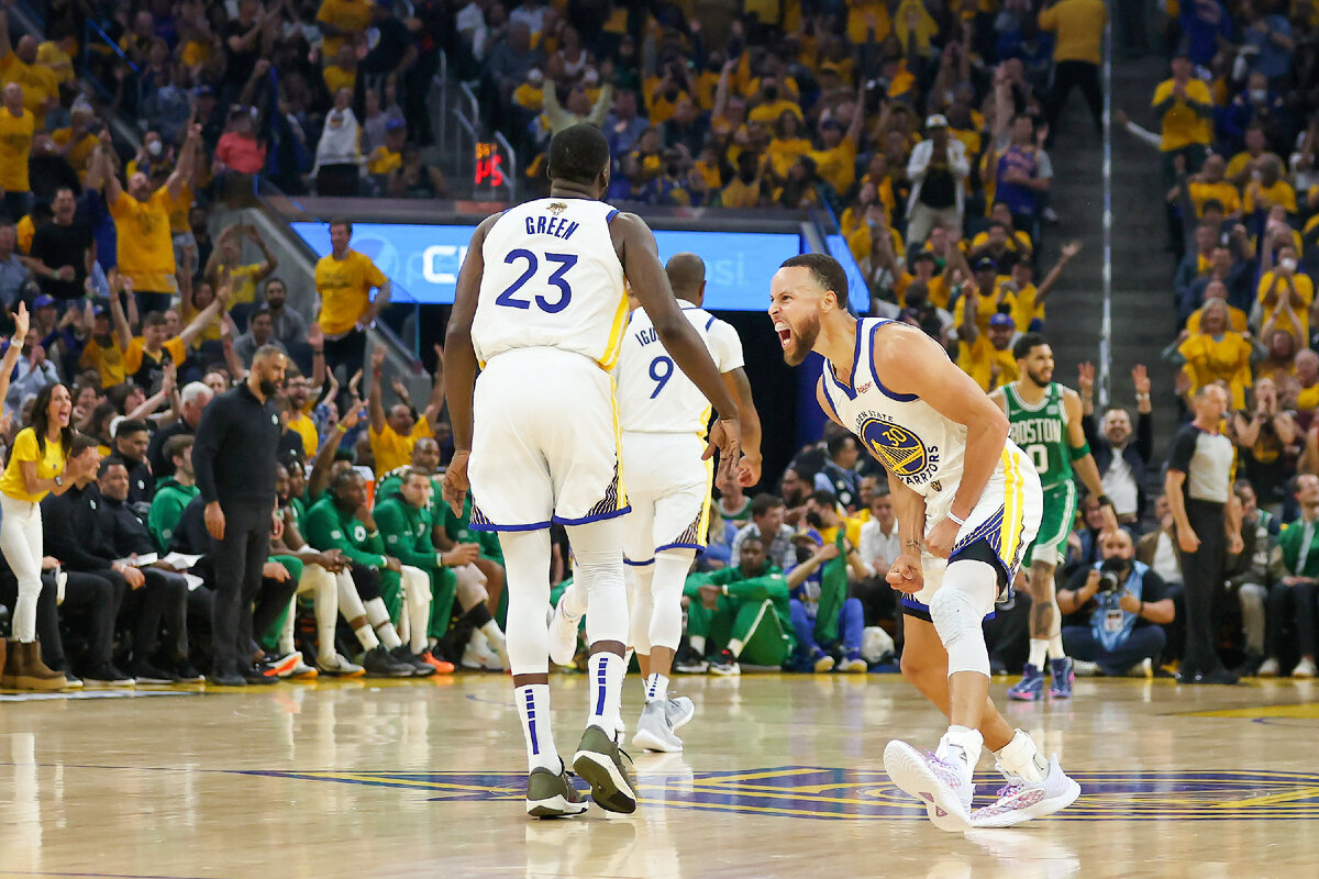 Игроки "Golden State Warriors" Стеф Карри и Дрэймонд Грин