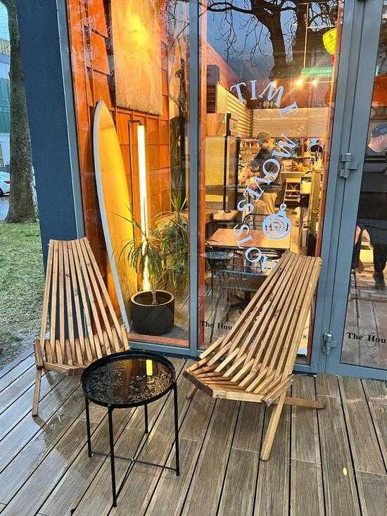 Деревянные столы , скамейки , качели - садовая мебель из оцилиндрованного бревна