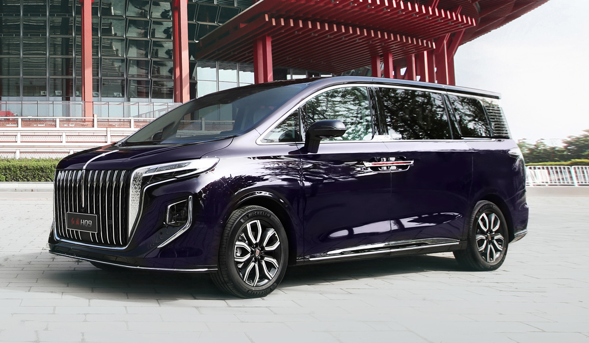 Солидный внешний вид минивэна подчеркивает высокий статус владельца Hongqi HQ9 
