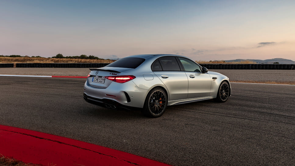 Фото: Mercedes-Benz📷Mercedes-AMG C 63 S E Performance