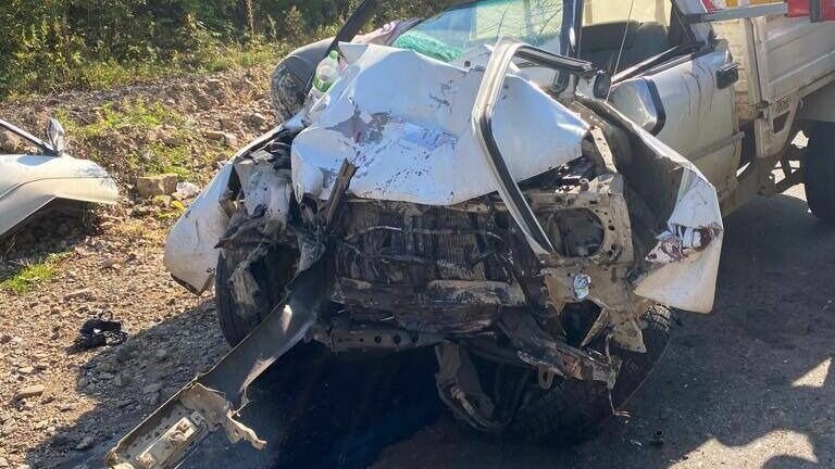     Пикап по непонятной причине резко вылетел на встречную полосу дороги в районе Славянки. По словам очевидцев, дело довольно запутанное — не понятно, были ли жертвы.