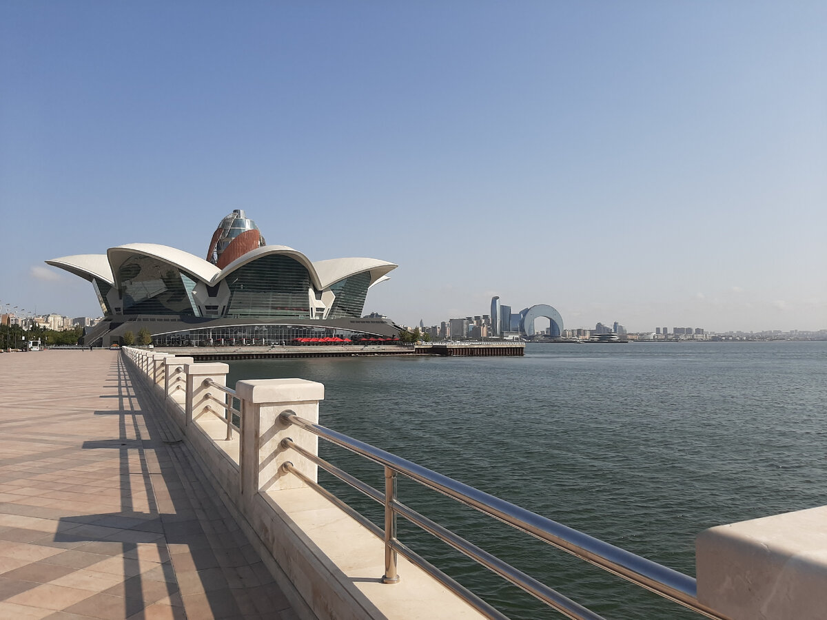 Это не ОАЭ, это Баку