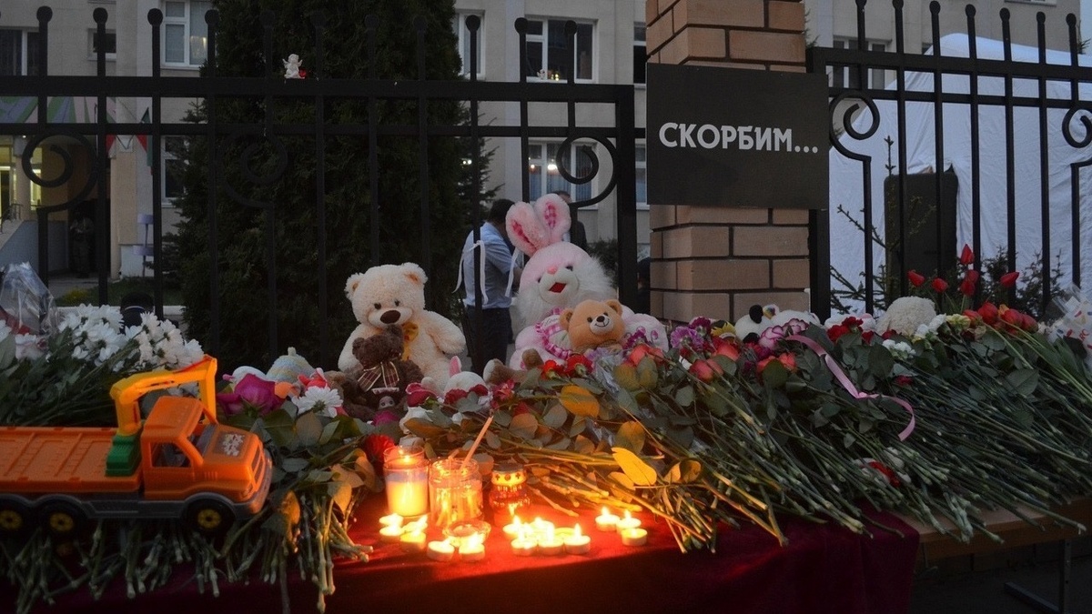     Проект ремонта казанской гимназии № 175 получил гран-при на архитектурном смотр-конкурсе BuildSchoolProject. Гендиректор бюро, которое разработало концепцию, AKVK & Partners Владислав Калинин заявил, что они хотели показать опыт Казани в вопросе посттравматической трансформации типовой школы.