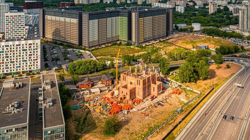    Строительство храма на Березовой аллее в Москве © Сайт комплекса градостроительной политики и строительства города Москвы
