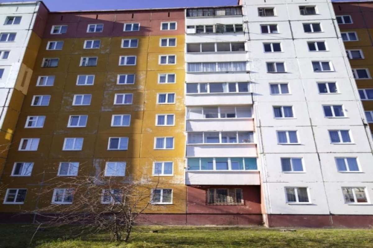    Предположительно мальчик по неосторожности упал с высоты 7 этажа.