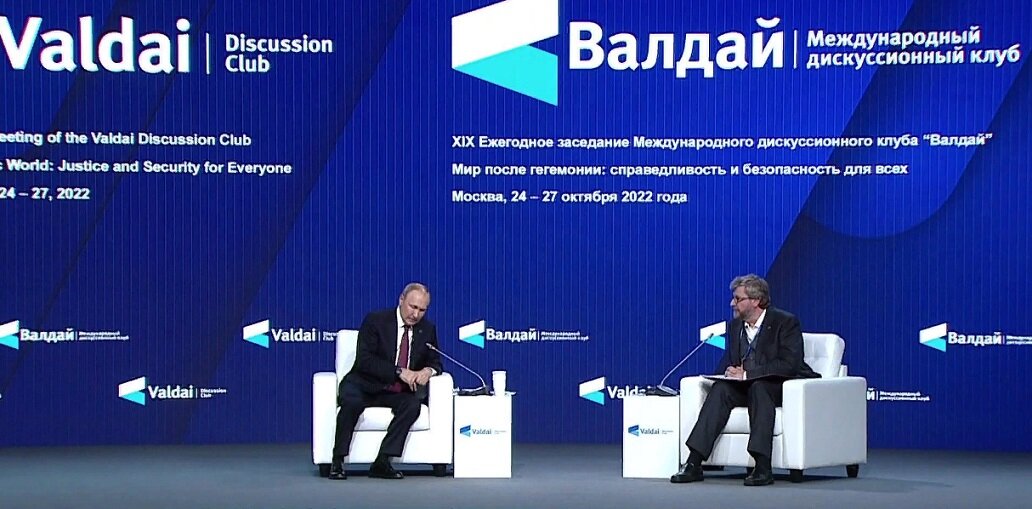 По её окончании он ещё более трёх часов отвечал на вопросы собравшихся. 