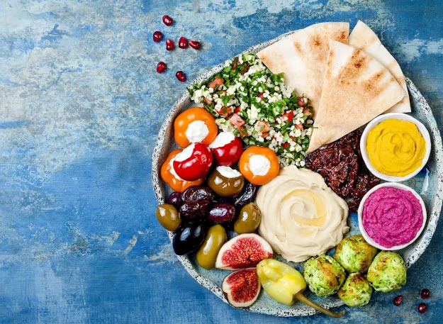 Выбирайте целостную диету с большим количеством фруктов и овощей