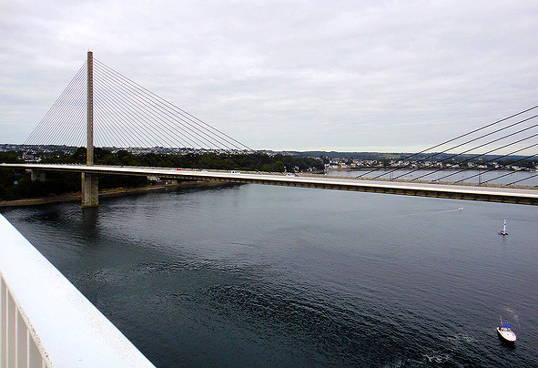 На мосту через Брестскую бухту