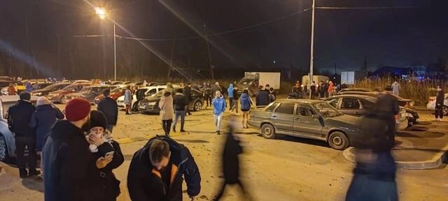    В результате разгерметизации подземного газопровода в Колпино пострадали автомобили (группа «ВК» Колпино |Колпинский район) vk.com/kolpinoask