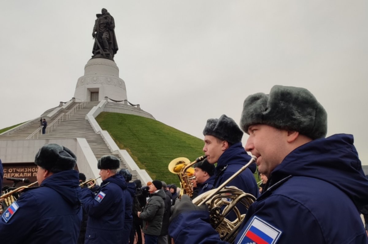 Памятник воину освободителю в кемерово фото