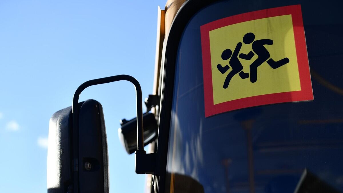    Передача школьных автобусов правительством Екатеринбурга муниципалитетам Свердловской области© РИА Новости / Павел Лисицын