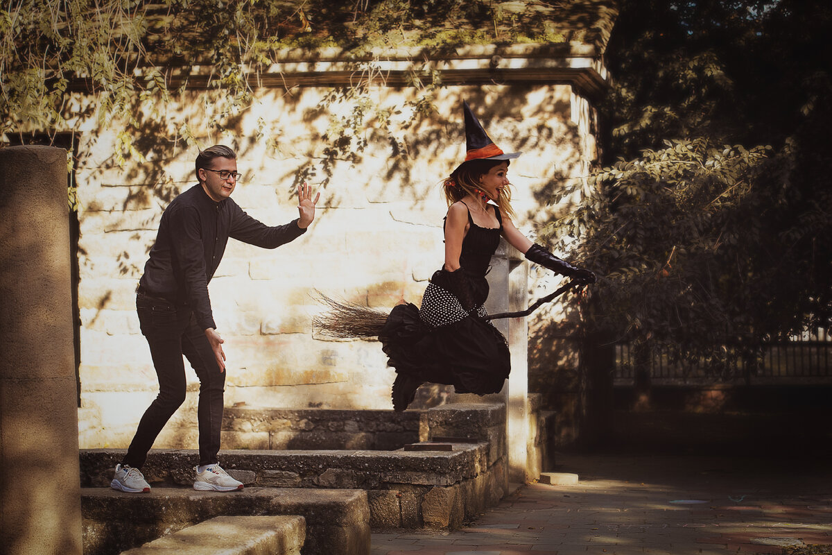 Мне что-либо запомнить помогает только веселье. Даже английские слова я запоминаю только благодаря смешным ассоциаациям.