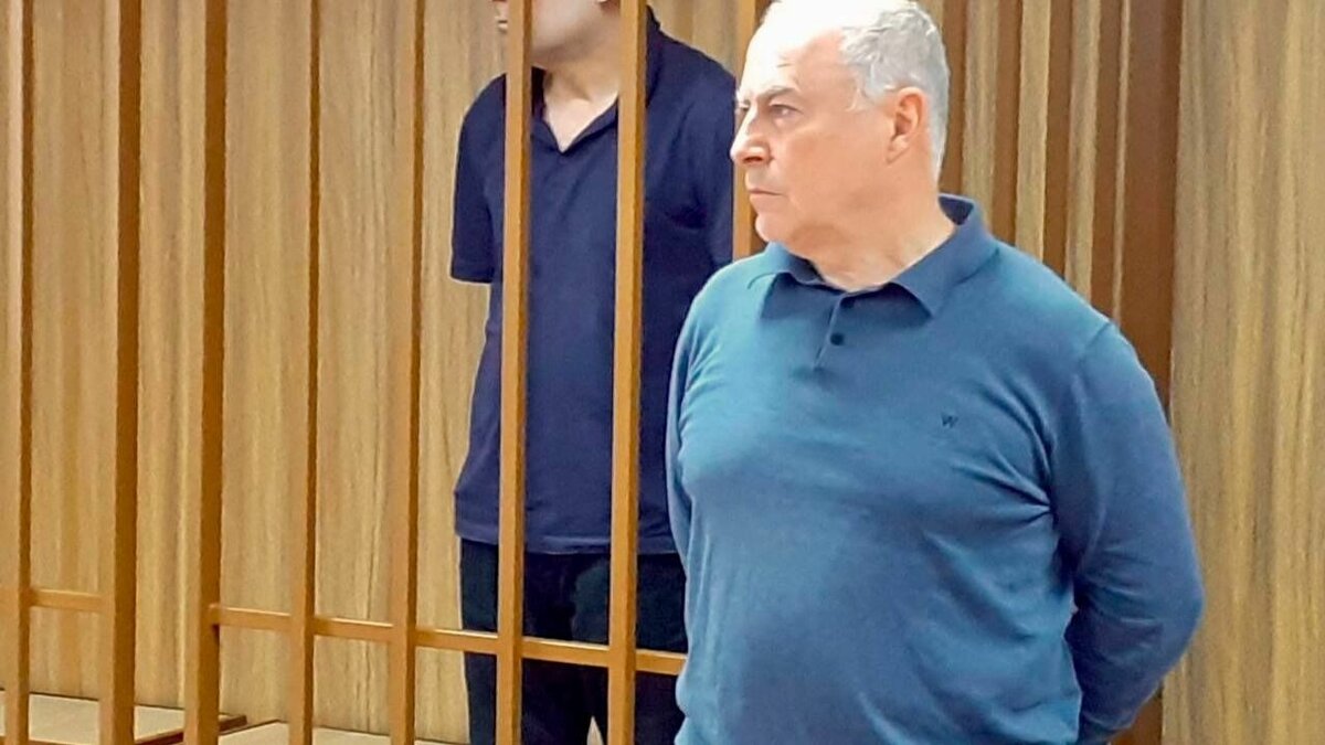     В Тюменской области осудили еще одного торговца контрафактной водкой, 49-летнего Сеймура Мехтиева. Мужчину отправили в исправительную колонию общего режима на четыре с половиной года.