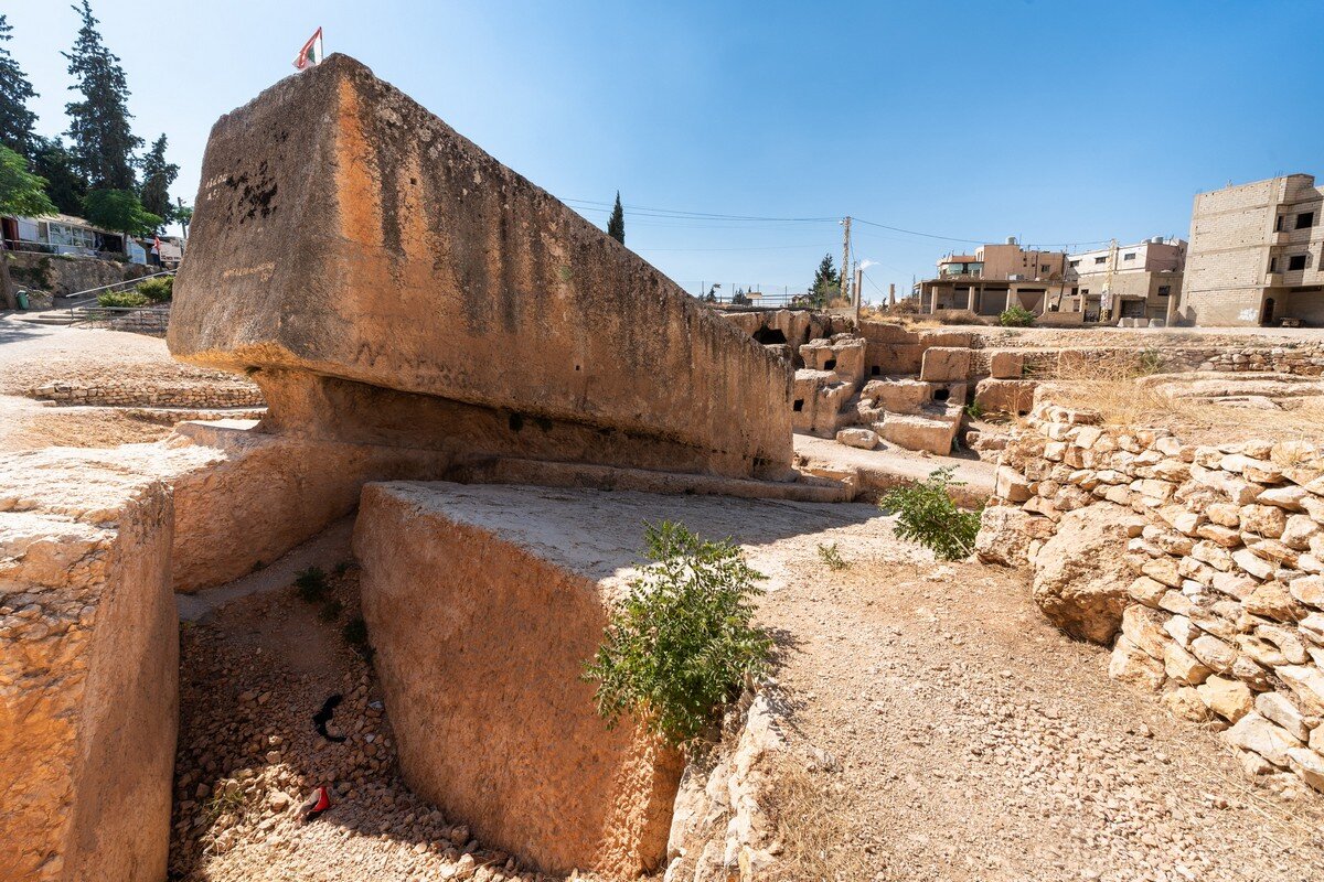 Мегалит "Беременная женщина" в Баальбеке.