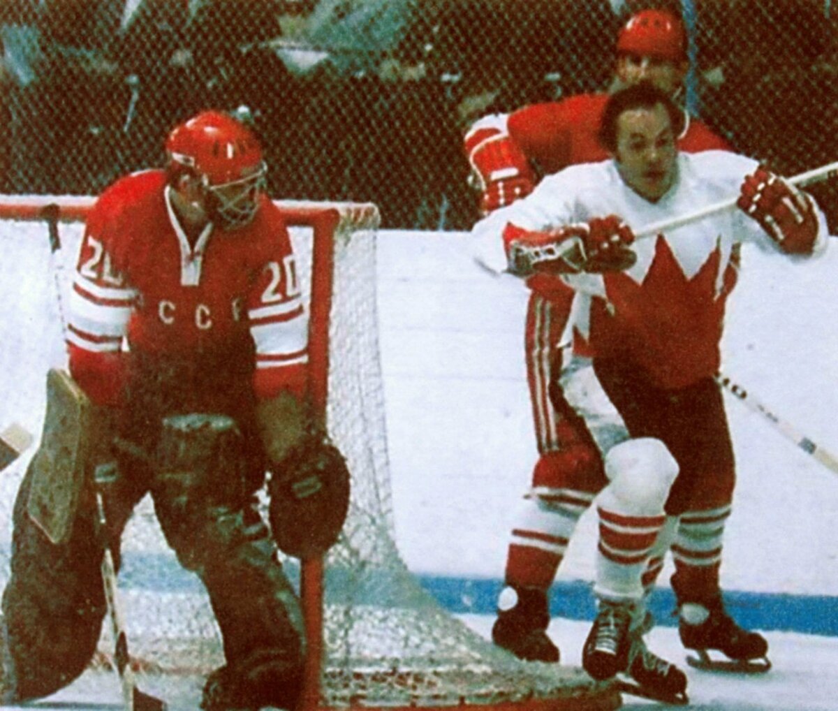 Изображение с яндекс.картинки (В.Третьяк в матче Суперсерии-72. Москва)