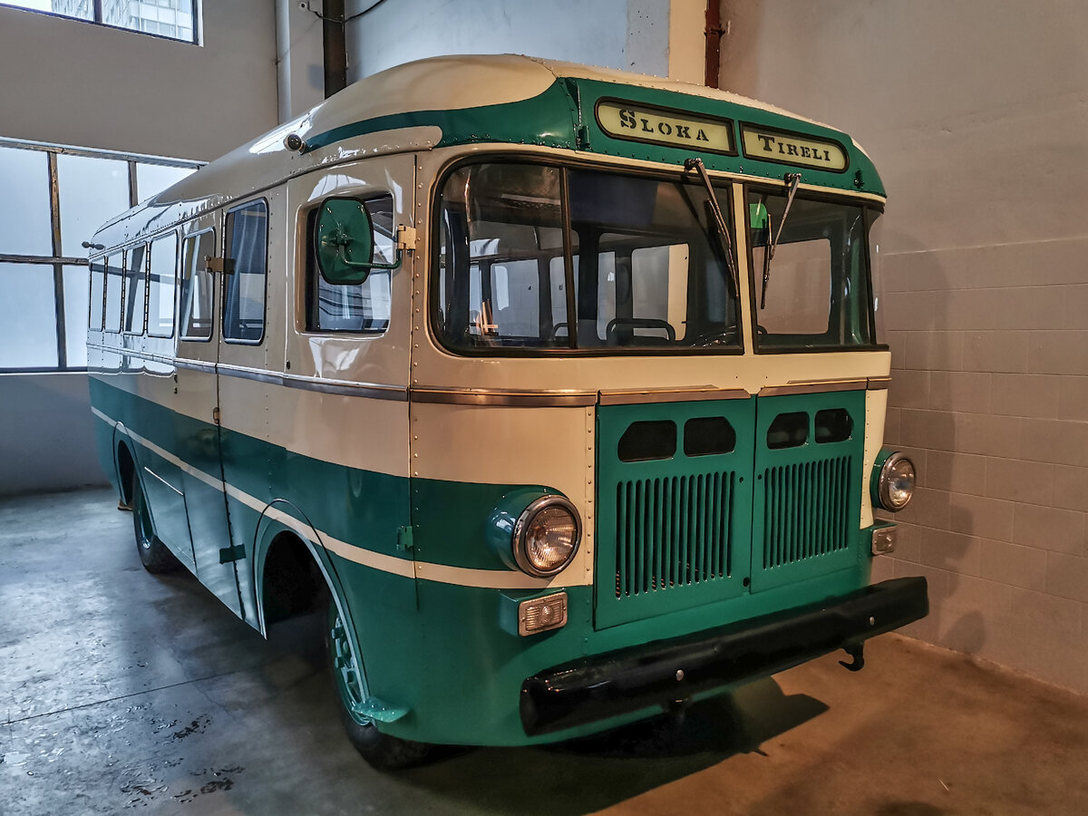 Автобус РАФ-976.