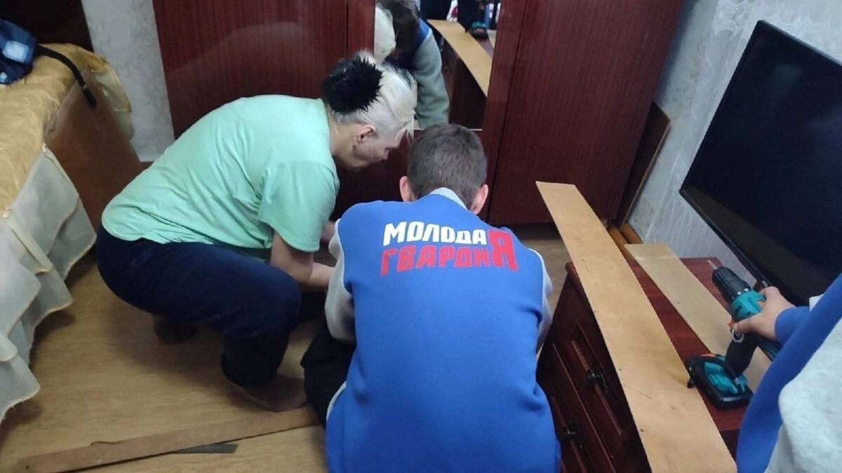    Молодогвардейцы из Бузулука помогают 97-летнему ветерану Великой Отечественной войны Андрей Севостьянов