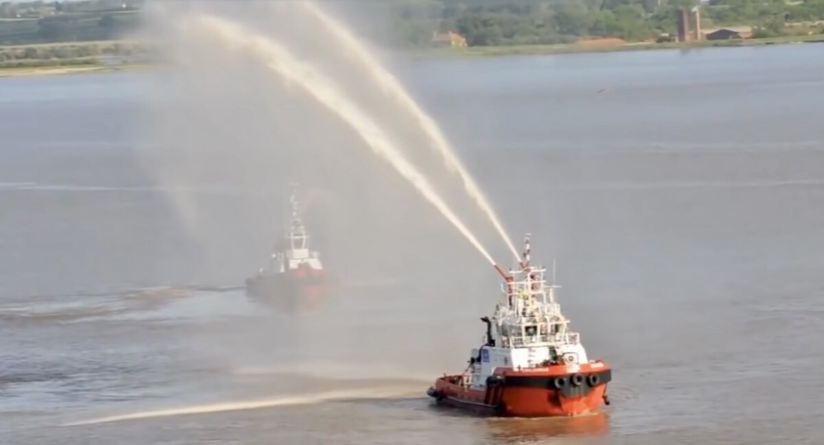 «Салют» от тягачей в наши дни