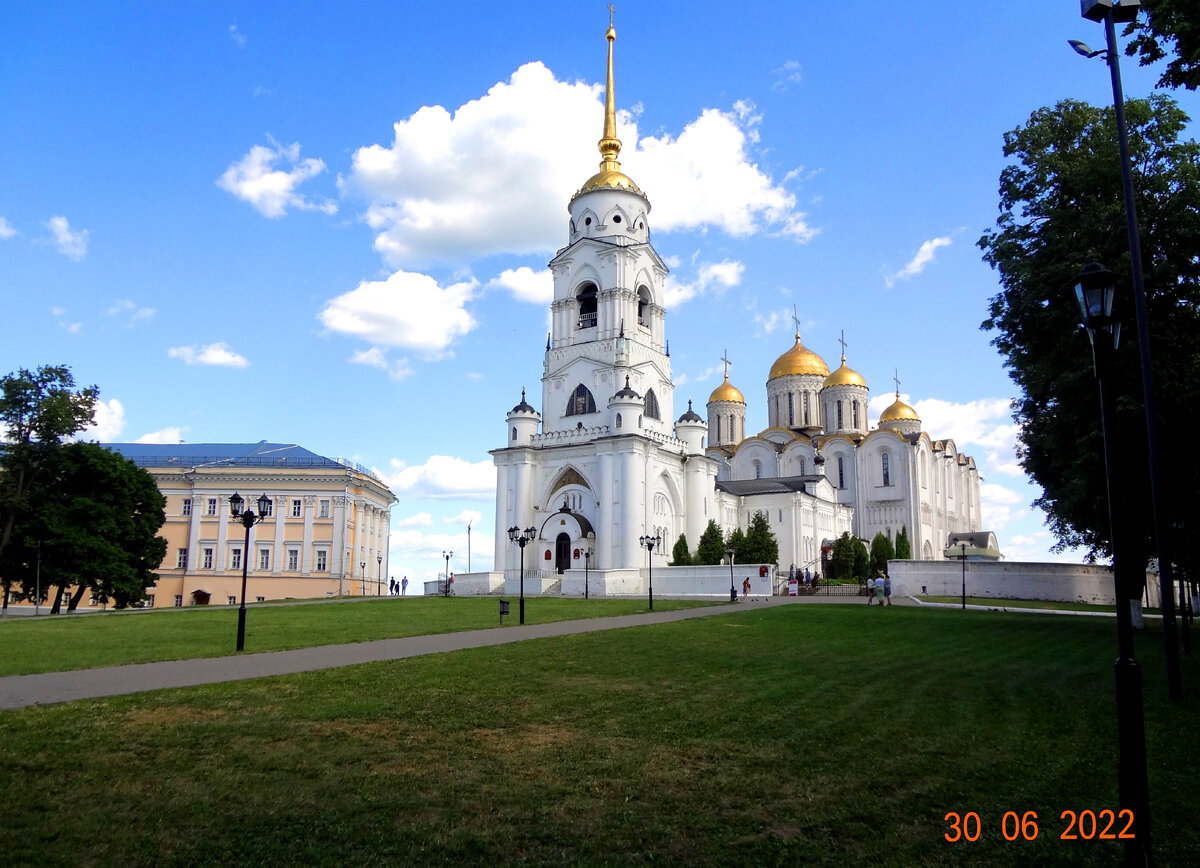 Успенский собор (12в.), является центральным собором города Владимира